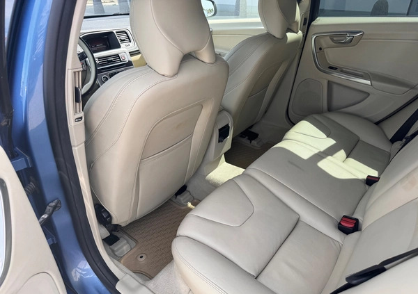 Volvo V60 cena 52900 przebieg: 194402, rok produkcji 2016 z Ciechanów małe 704